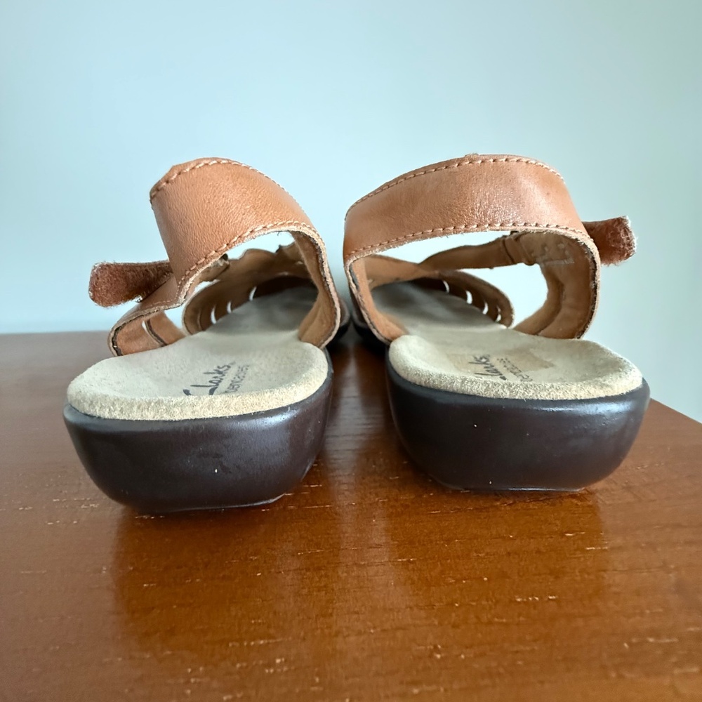 Clarks Bendables Leather Sandals Tan Closed Toe Size 9 - Picture 7 of 13